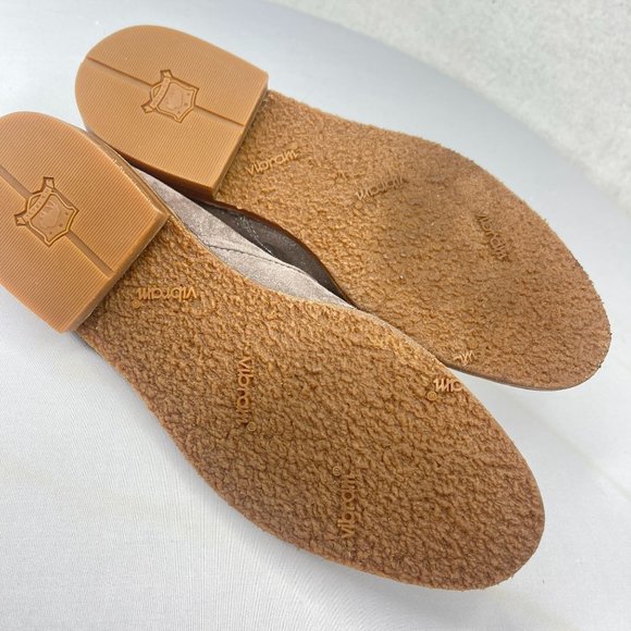 NWOT Trask Womens 7.5 Ali Gray Tan Sueded Leather Loafers Metallic Vibram Sole - Picture 7 of 9